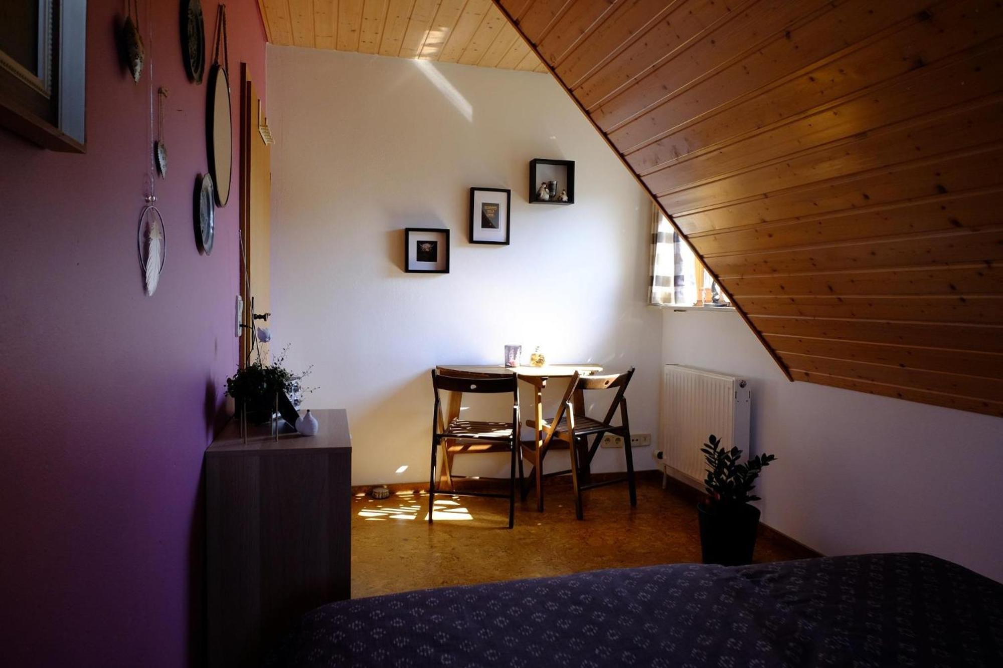 Schwarzwild - Ferienwohnung Und Ferienzimmer Baiersbronn Ruang foto